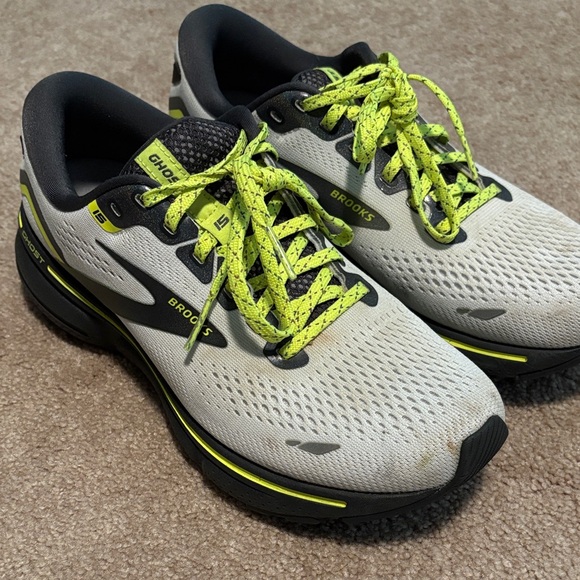 Brooks women’s Running Shoes - Black and Yellow - Picture 1 of 6